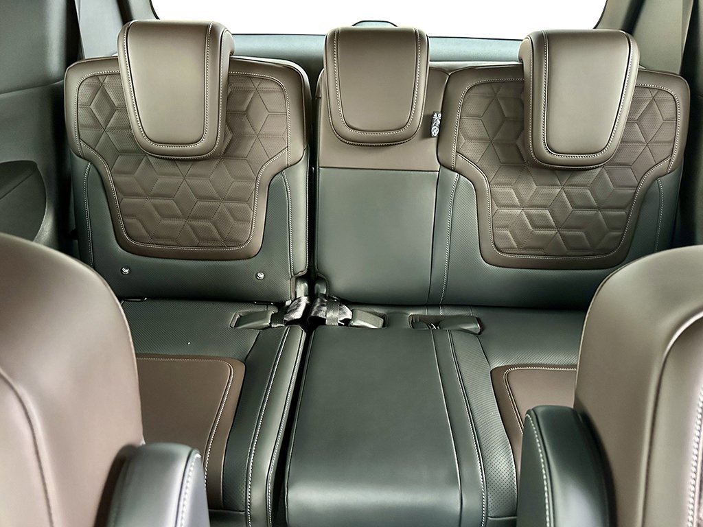 New 2026 Gun Metallic / Super Black Two-tone Nissan Platinum Reserve image 26