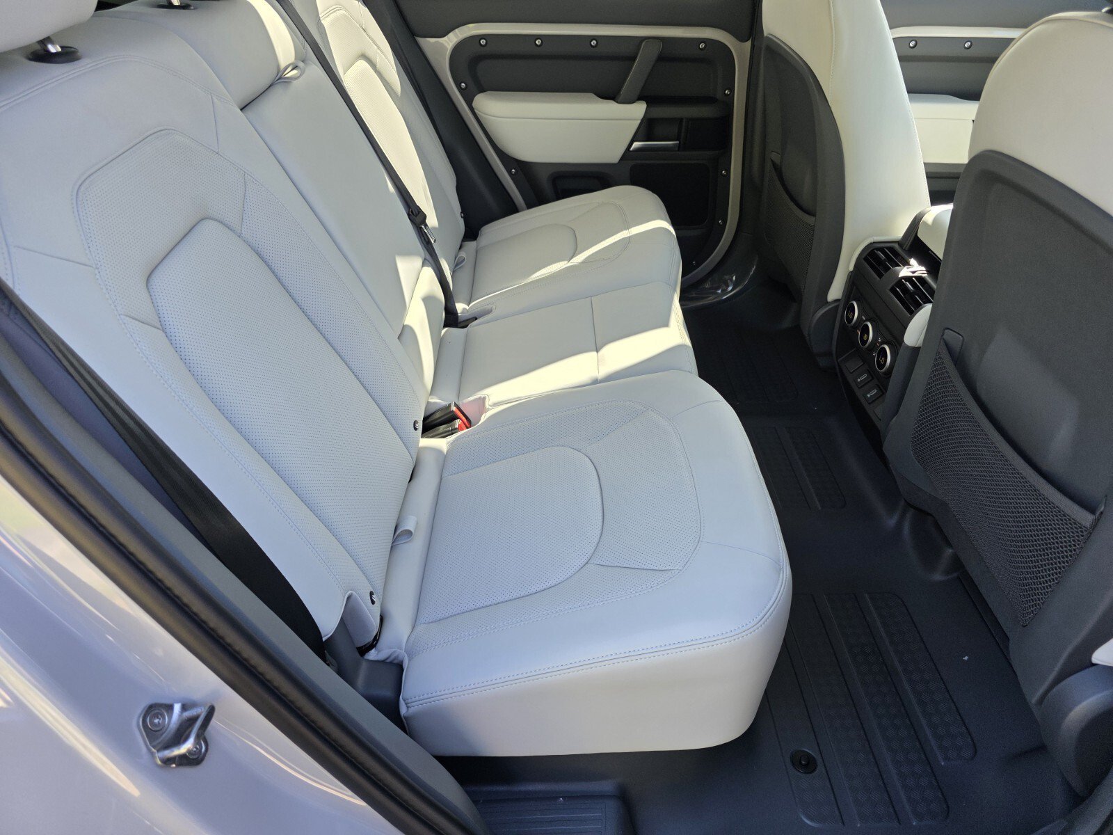 New 2026 Borasco Grey Land Rover P400 X-Dynamic SE image 5