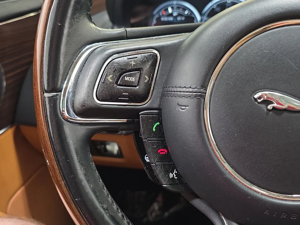 Used 2014 Ebony Jaguar XJL Portfolio image 16