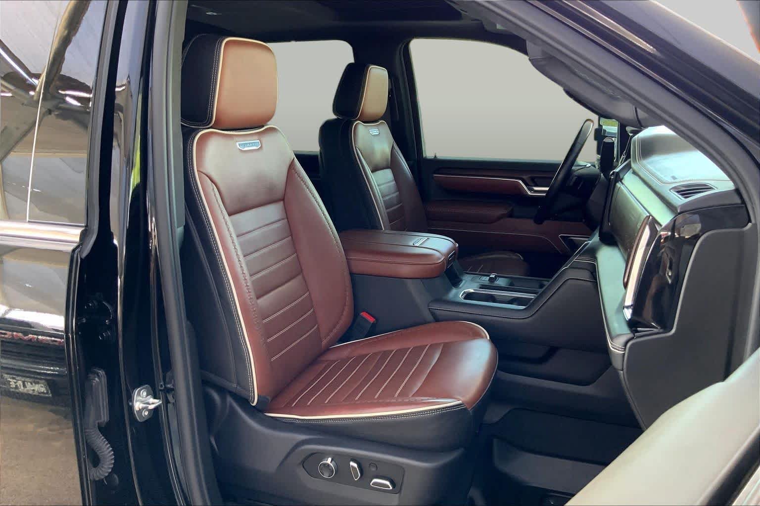 Used 2025 Onyx Black GMC Denali Ultimate image 9