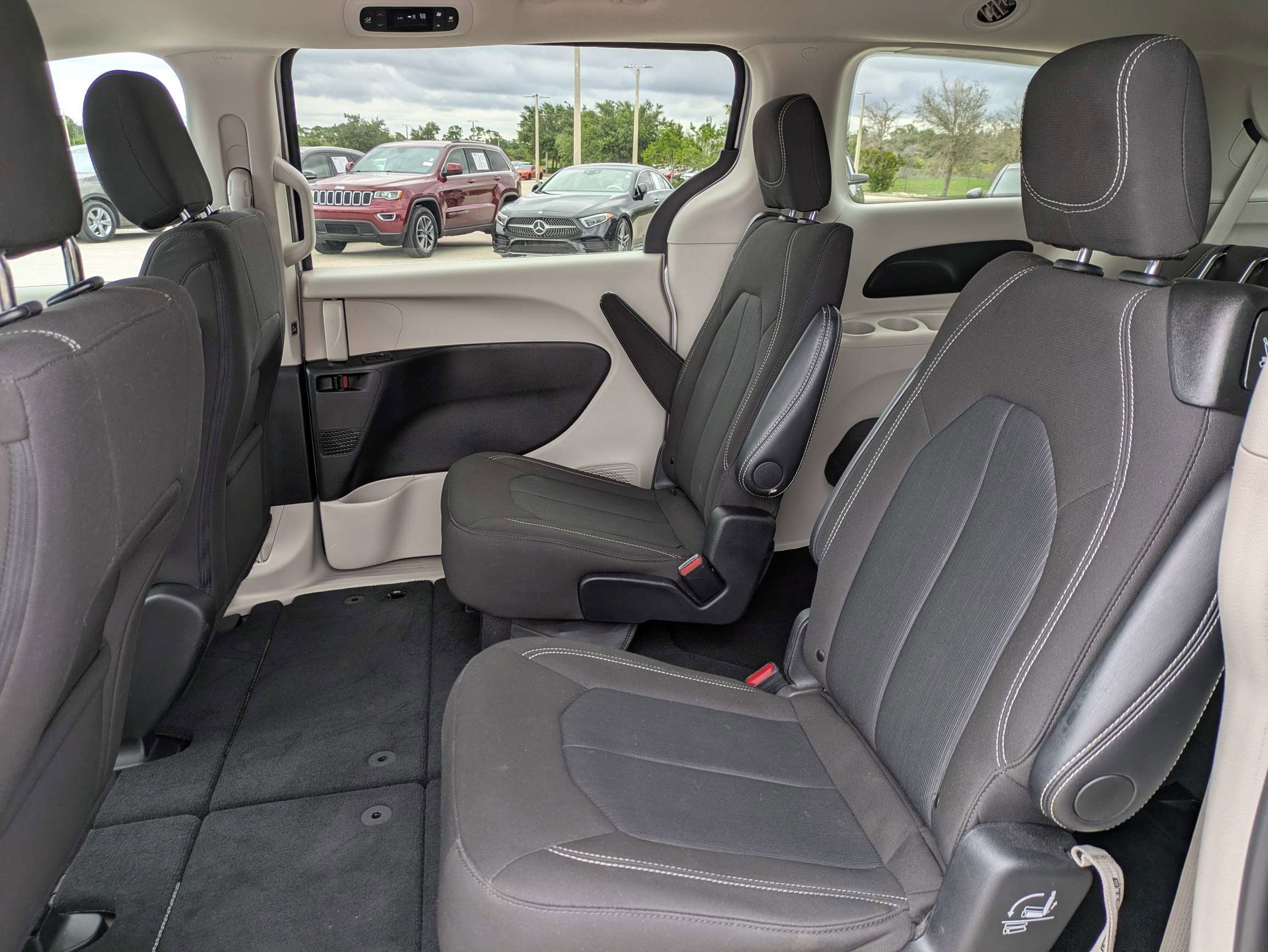 Used 2024 Silver Mist Clearcoat Chrysler LX image 16