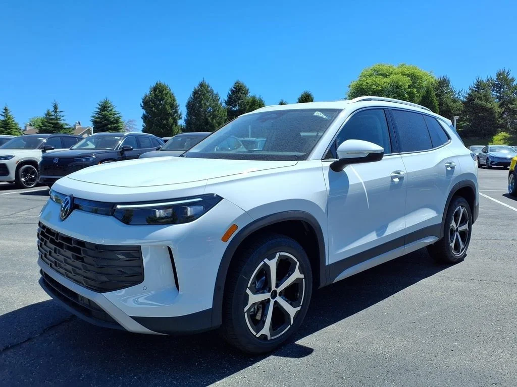 New 2026 Pure White Volkswagen 2.0T SE image 5