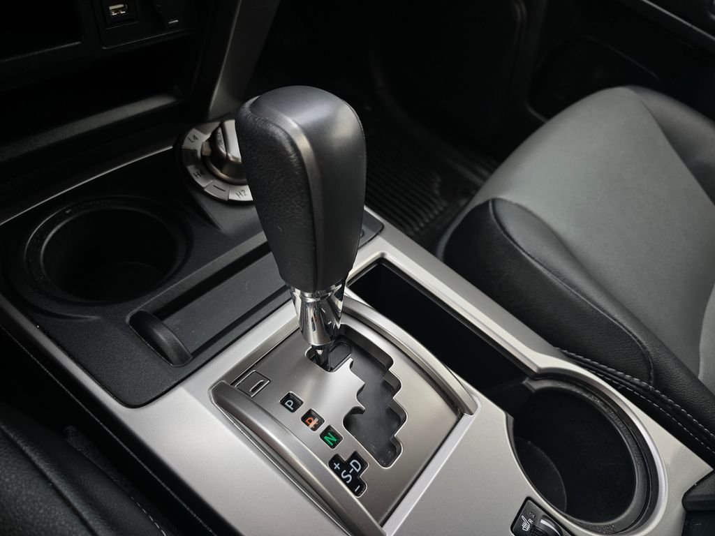 Used 2024  Toyota SR5 Premium image 27