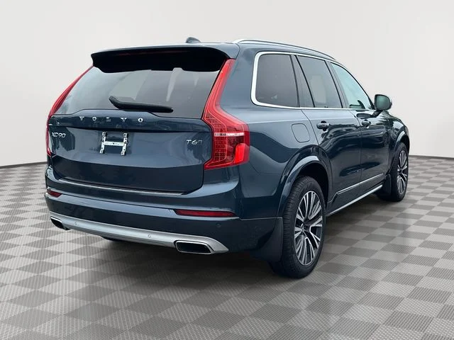 Used 2021 Blue Volvo T6 Momentum image 4