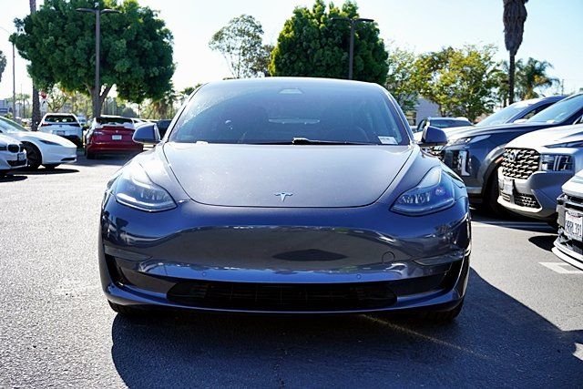 Used 2021  Tesla Standard Range Plus image 4