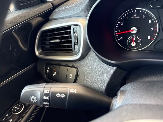Used 2019 Titanium Silver Kia LX image 23