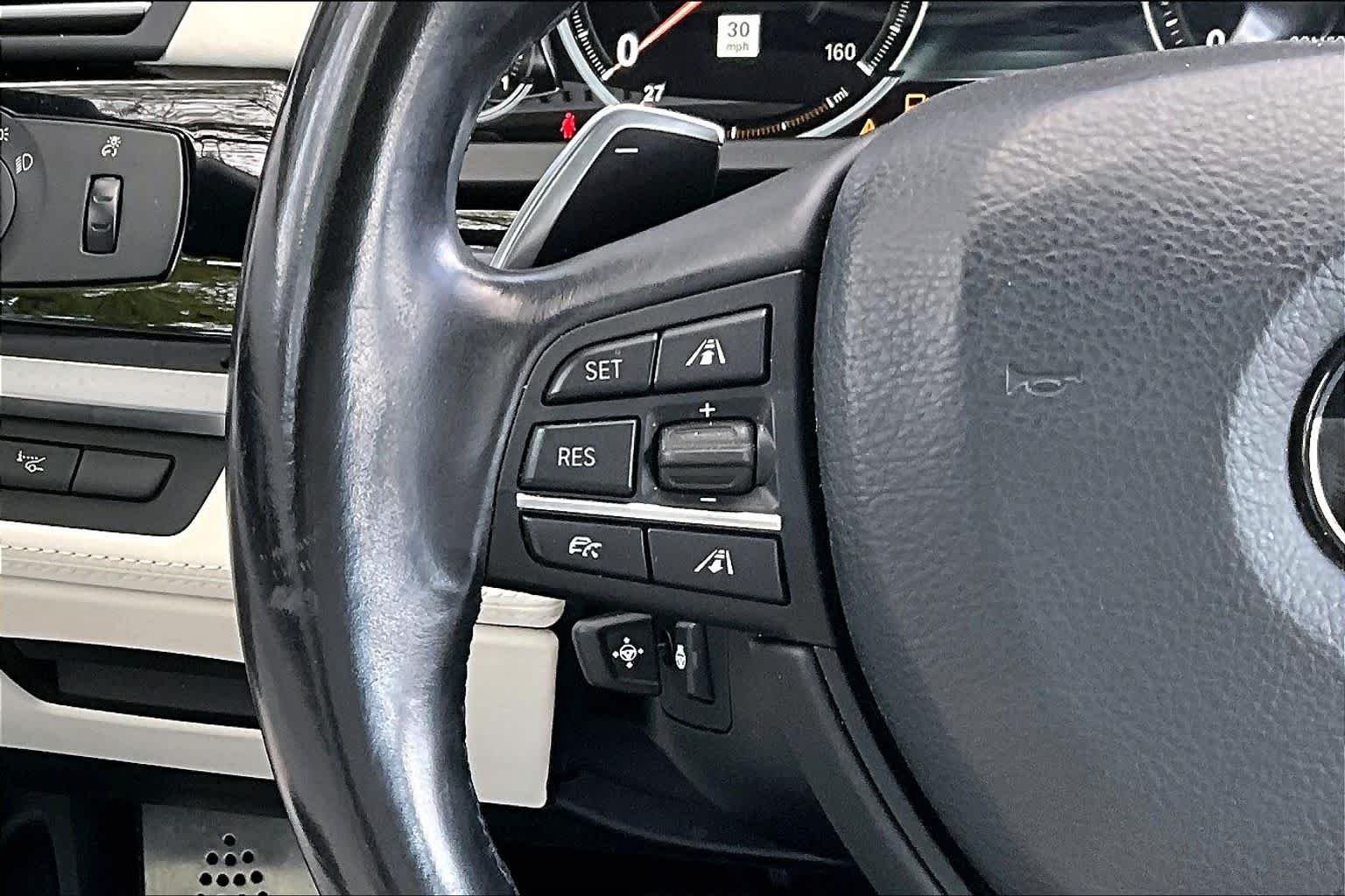 Used 2015  BMW 750Li xDrive image 22