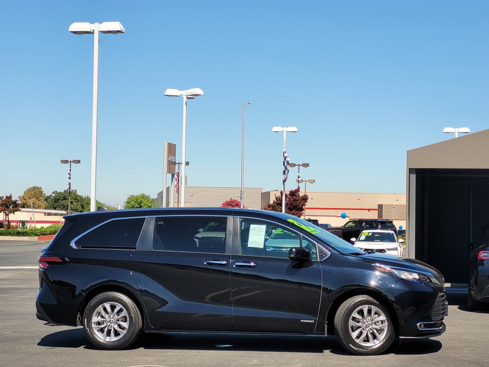 Used 2021  Toyota XLE image 3