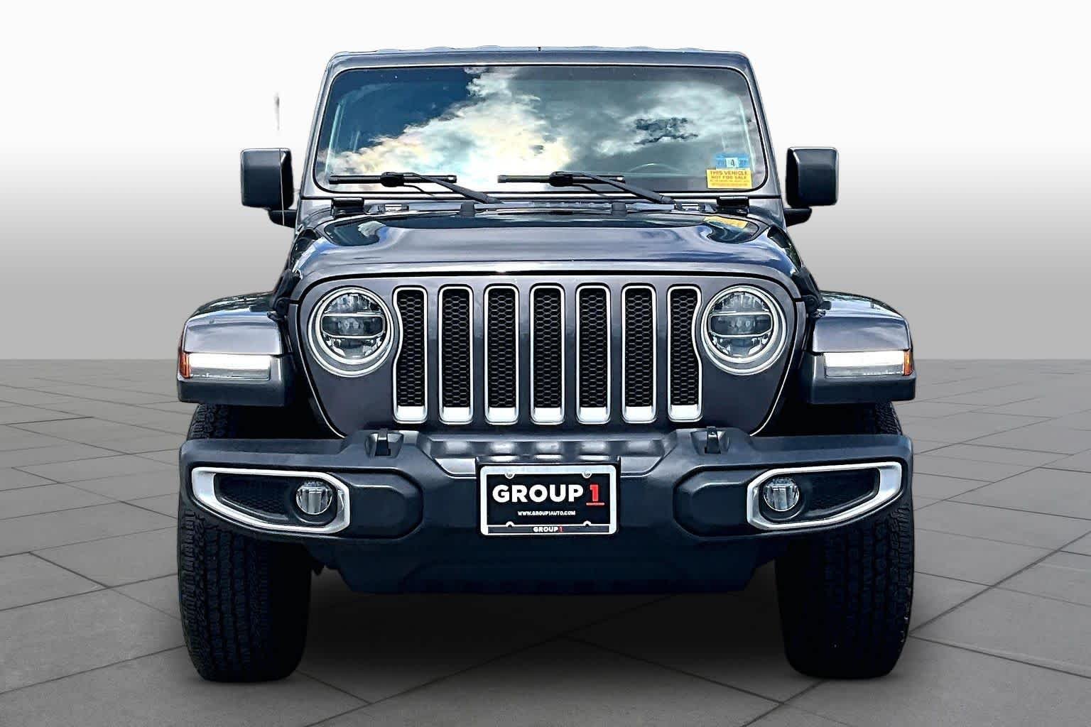 Used 2018 Granite Crystal Metallic Clearcoat Jeep Sahara image 4