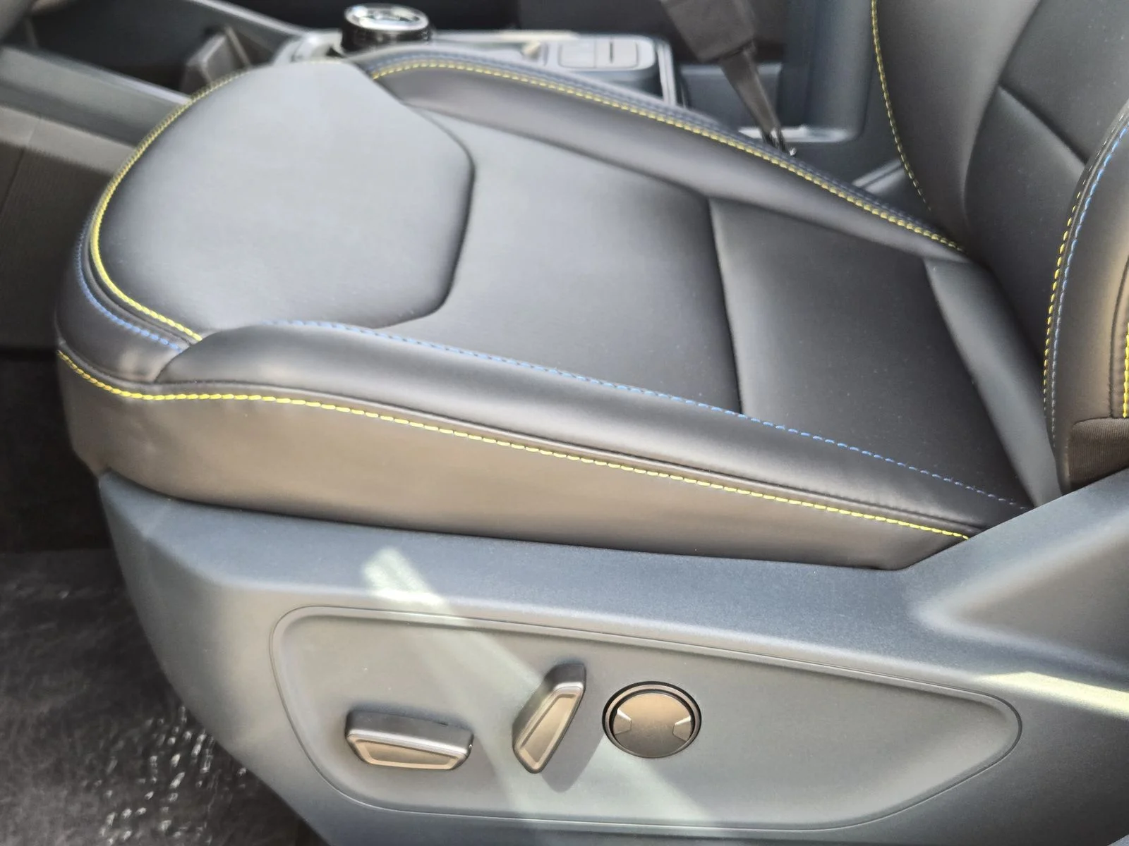 New 2026 Carbonized Gray Metallic Ford Lobo™ image 16