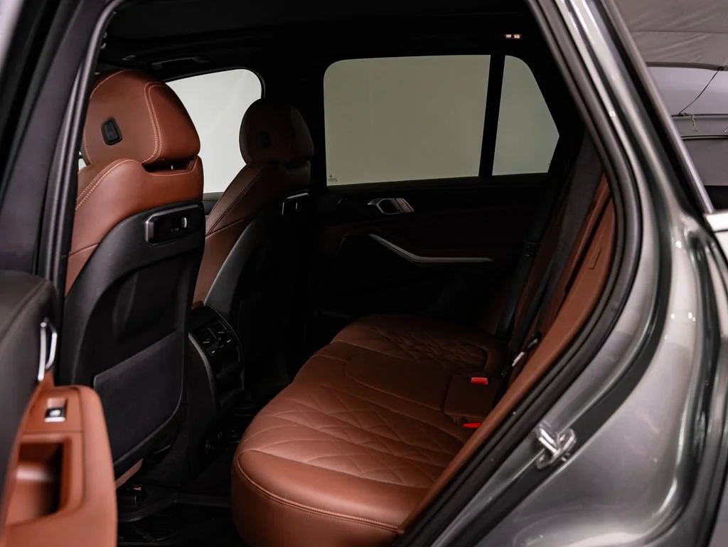 Used 2024 Skyscraper Grey Metallic BMW xDrive40i image 44