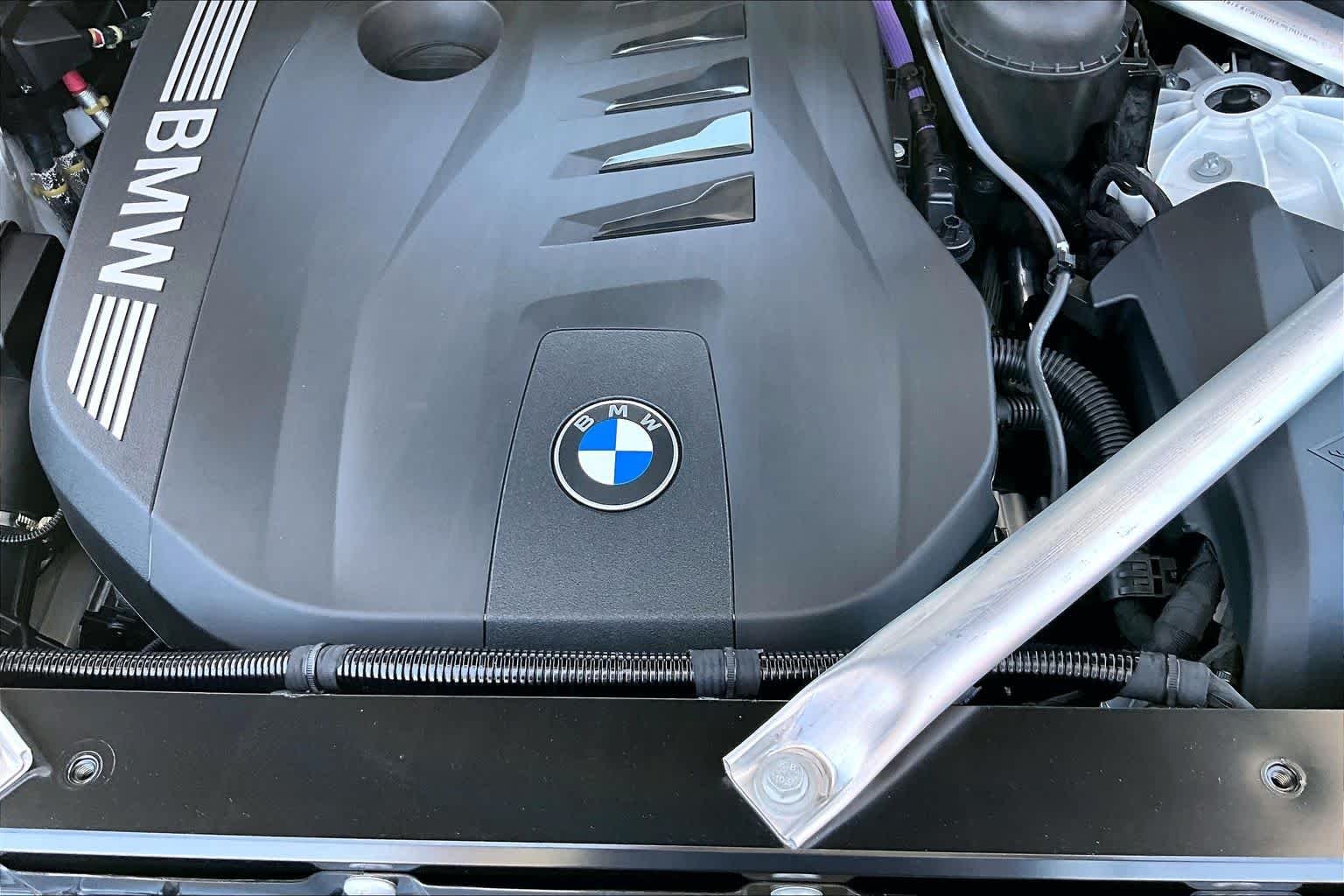 New 2026 Alpine White BMW sDrive40i image 17
