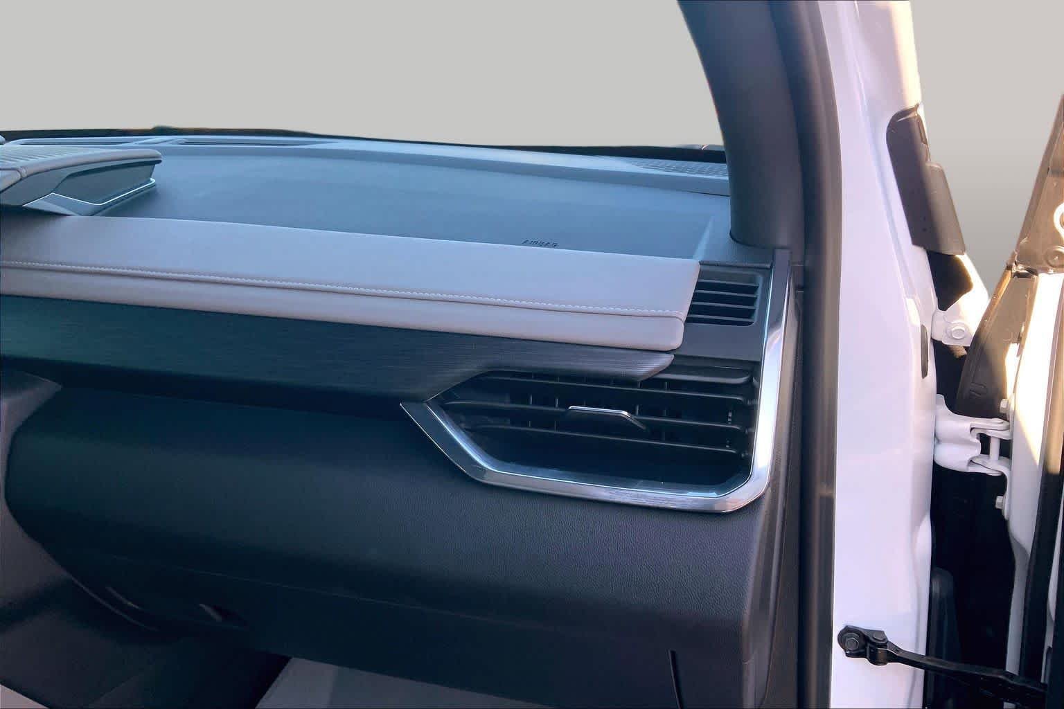 Used 2026 Summit White GMC FWD Elevation image 19