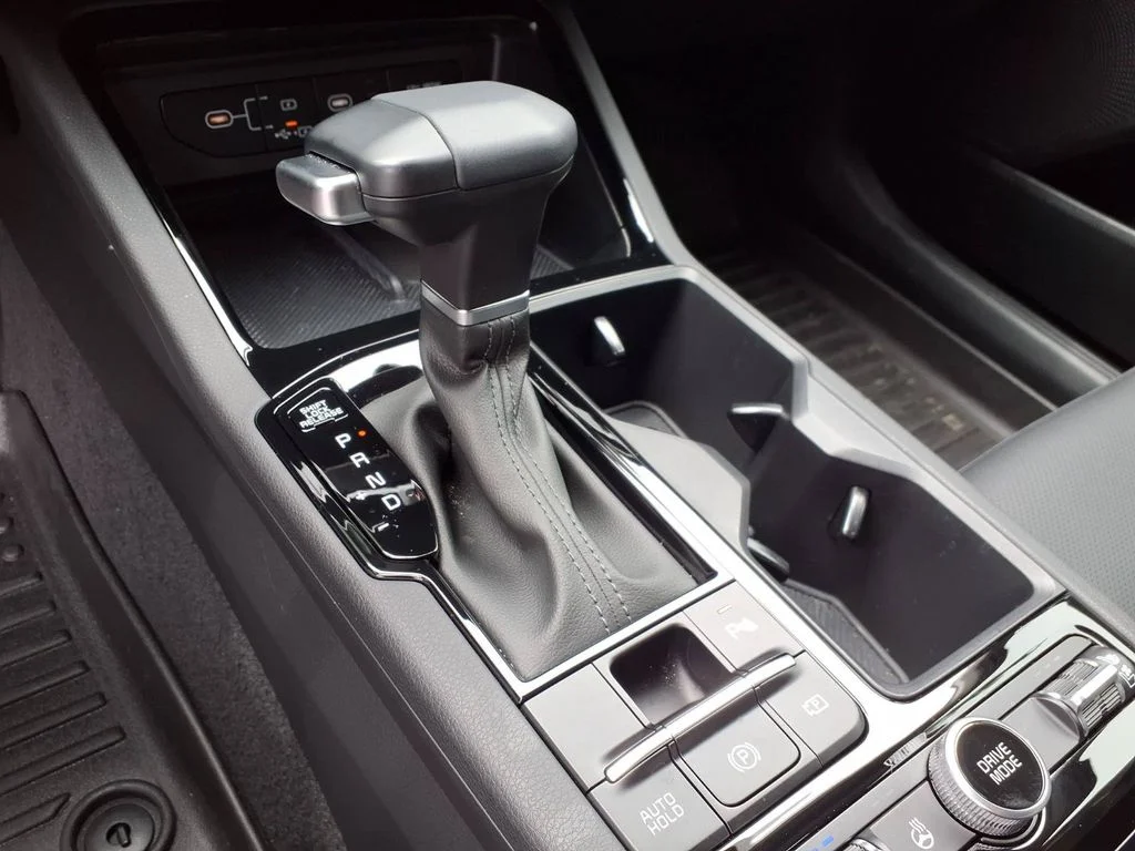 Used 2025 Runway Red Kia EX image 8