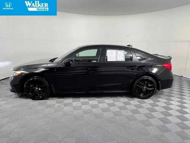 Certified Used 2024 Crystal Black Pearl Honda 4DR image 4