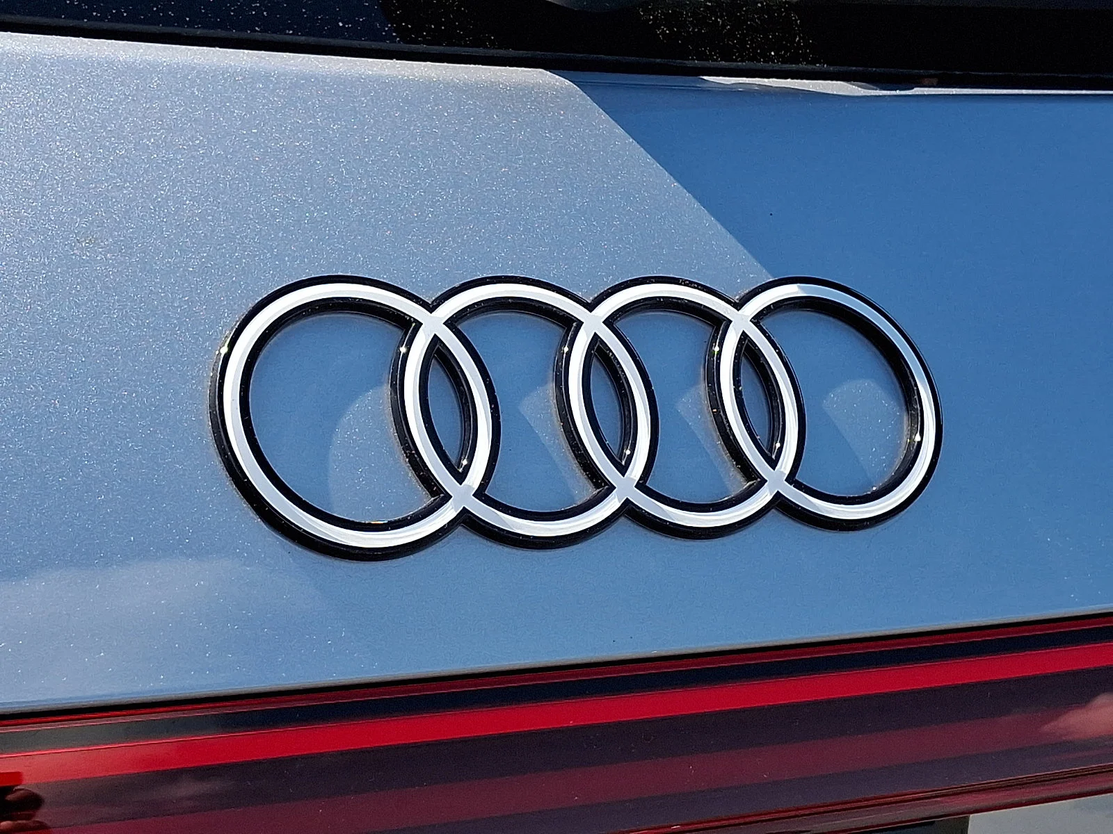 Used 2025 Florett Silver Metallic   L5l5 Audi Premium image 31