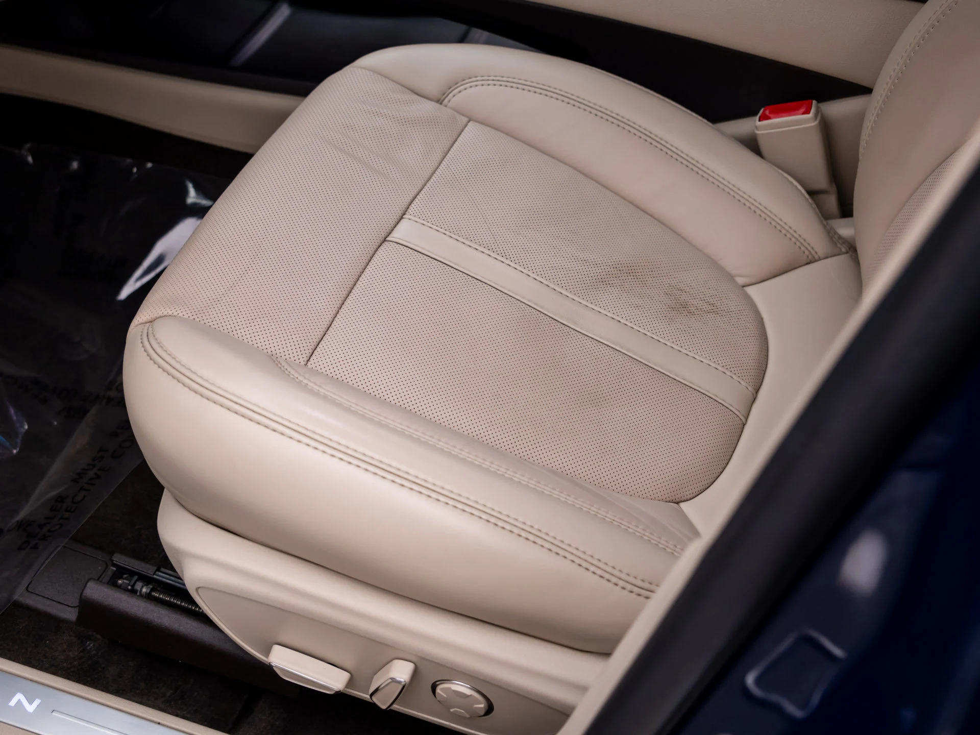 Used 2018 Blue Lincoln Reserve image 16