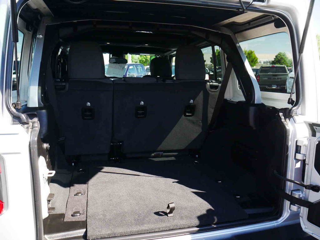 Used 2024 Silver Jeep Rubicon image 9