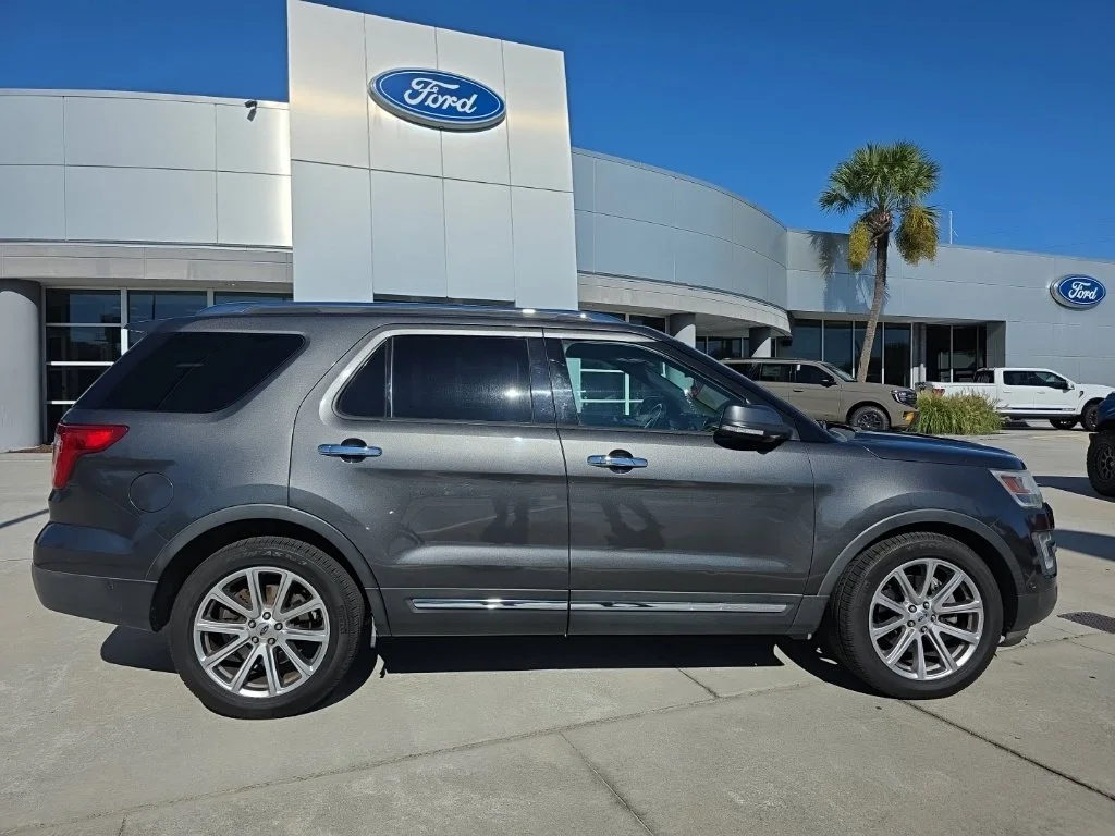 Used 2017 Gray Ford Limited image 7
