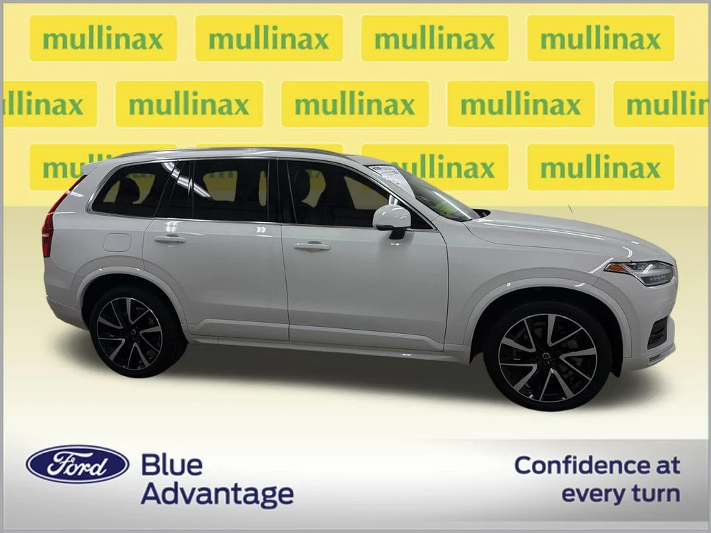 Certified Used 2022 White Volvo T6 Momentum image 2