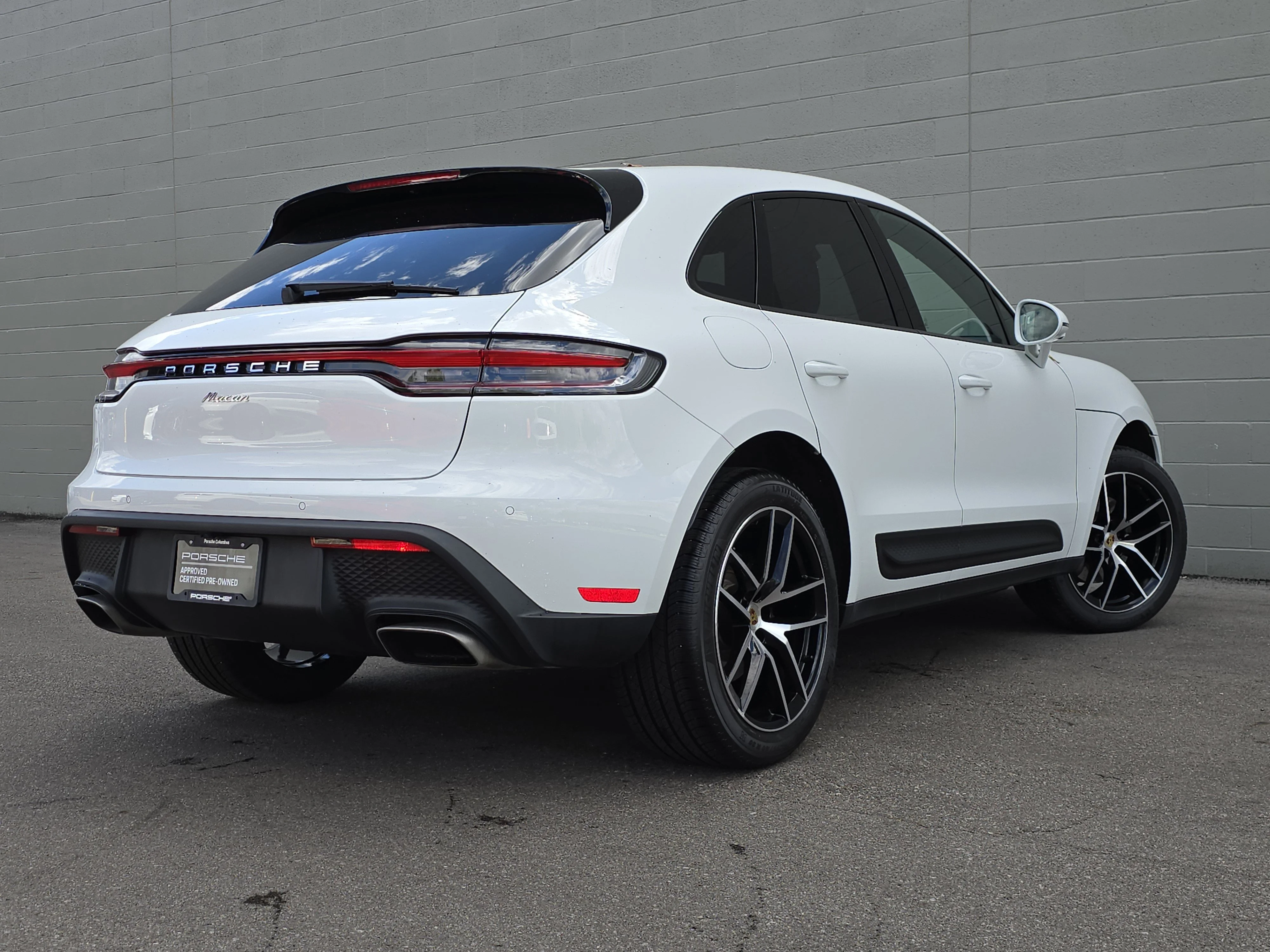 2025 Porsche Macan T - Photo 9