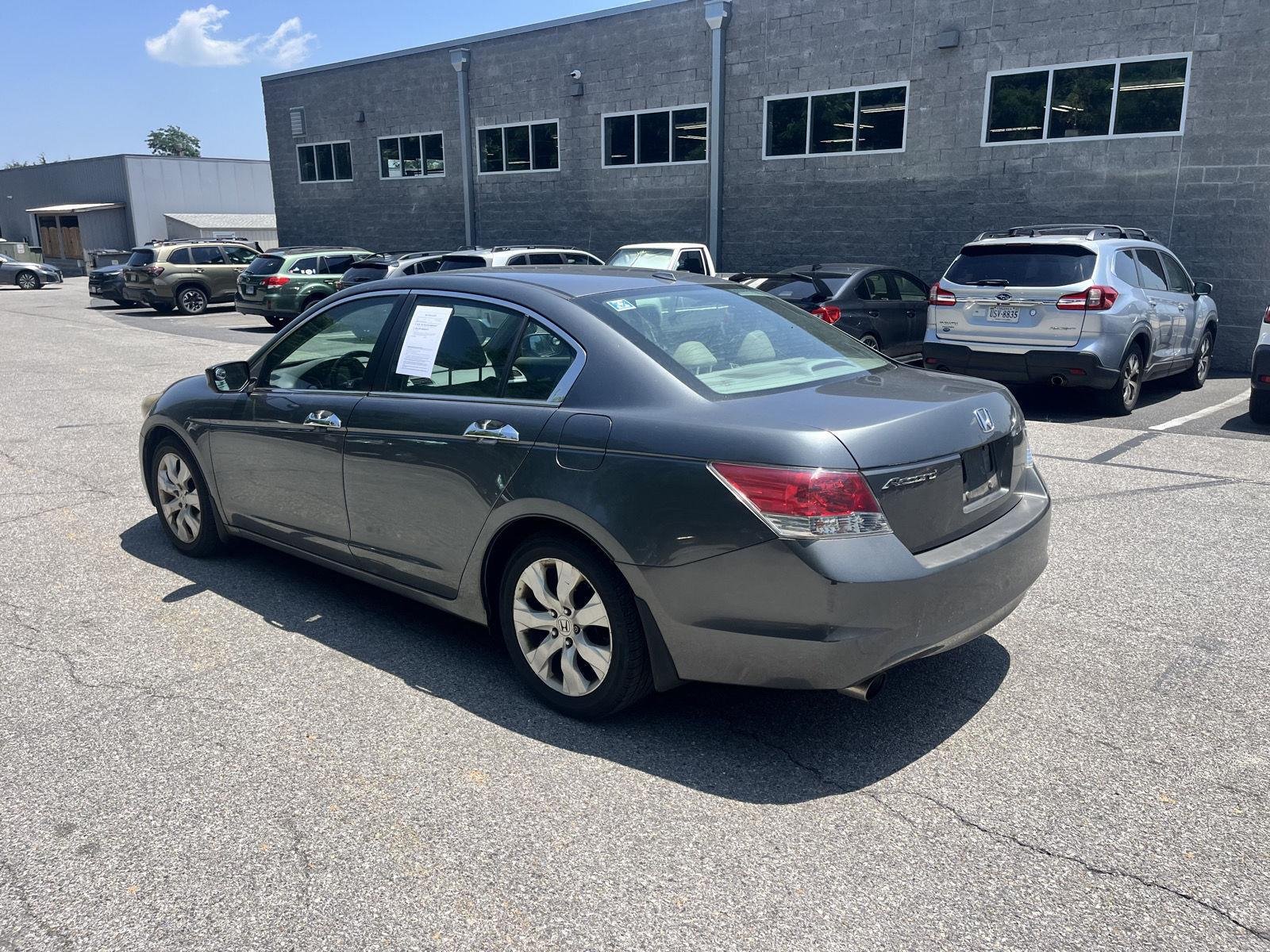 Used 2010 Polished Metal Metallic Honda EX-L image 5