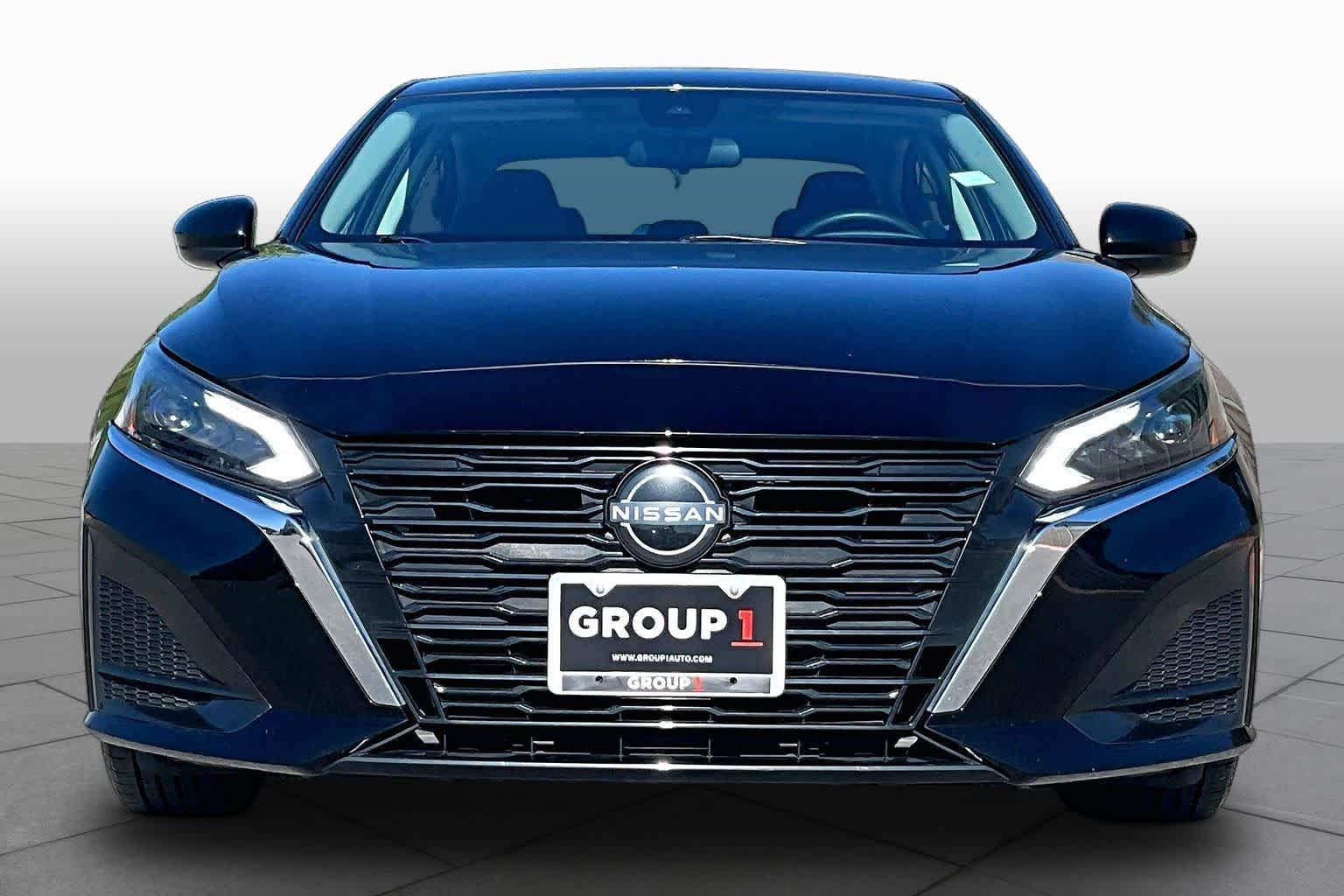 Certified Used 2023 Super Black Nissan 2.5 SV image 4