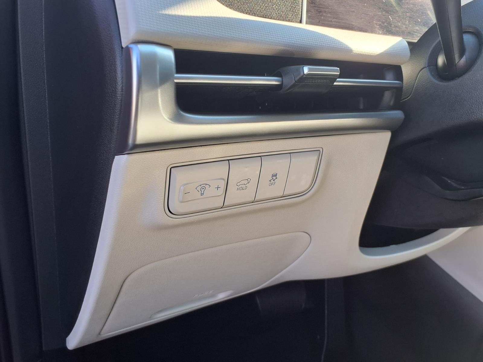 Used 2025 Ultimate Red Hyundai SEL image 18