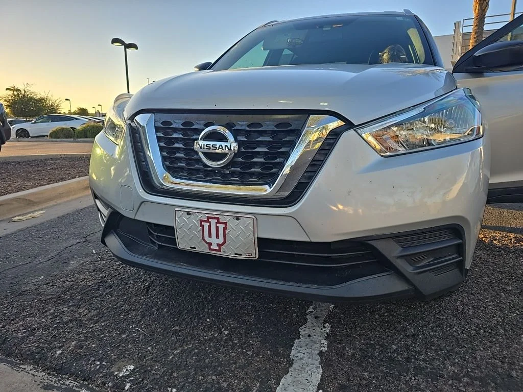 Used 2019 Silver Nissan S image 2