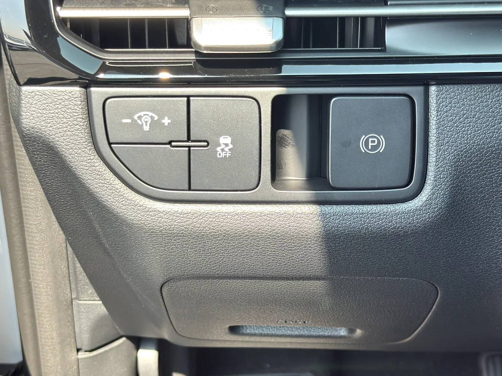 New 2026 Glacial White Pearl Kia X-Line image 27