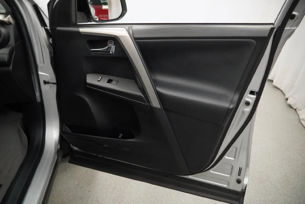 Used 2013 Silver Toyota Limited image 38