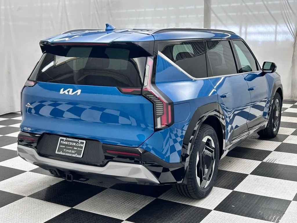 Used 2024 Blue Kia Land image 7