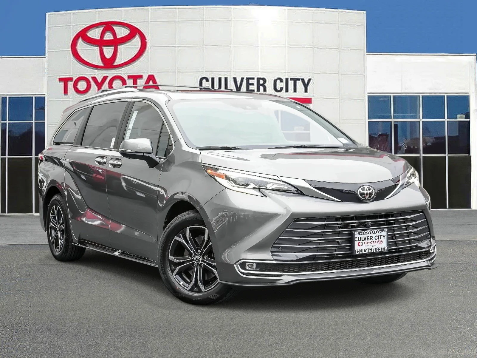 2026 Toyota Sienna Platinum 7-Passenger Hybrid AWD's photo