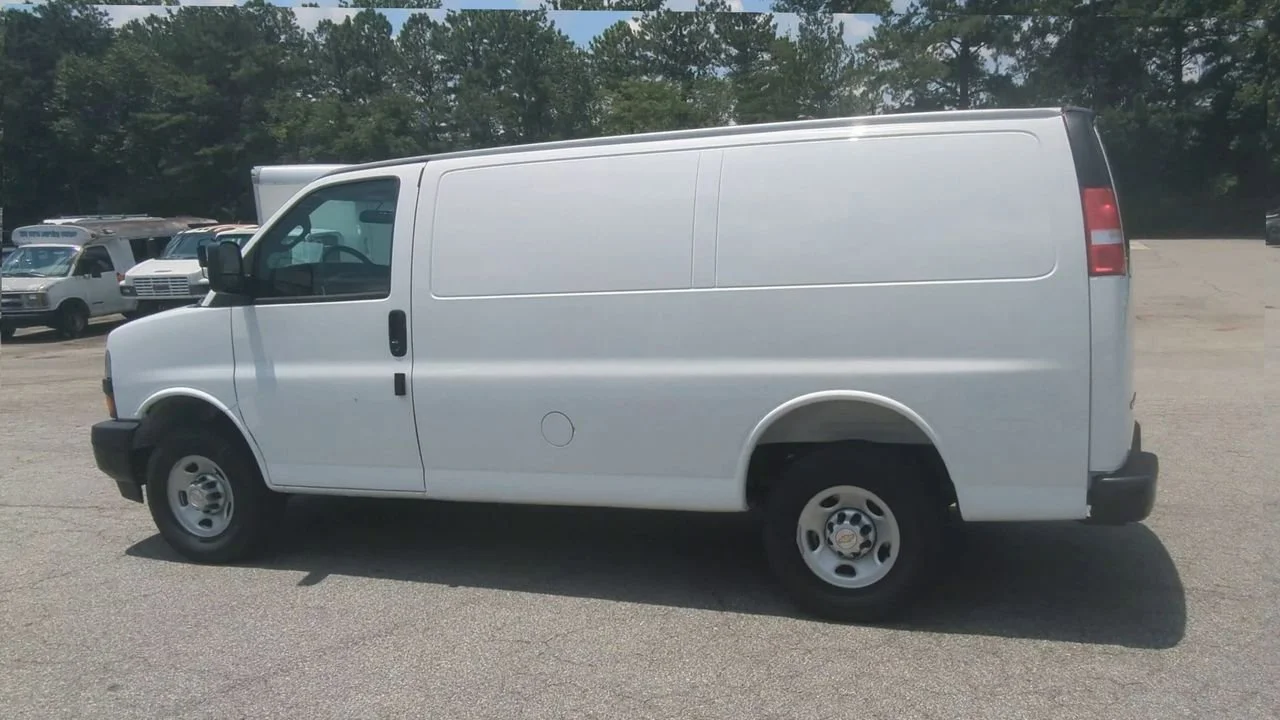 New 2025 Summit White Chevrolet WT image 6