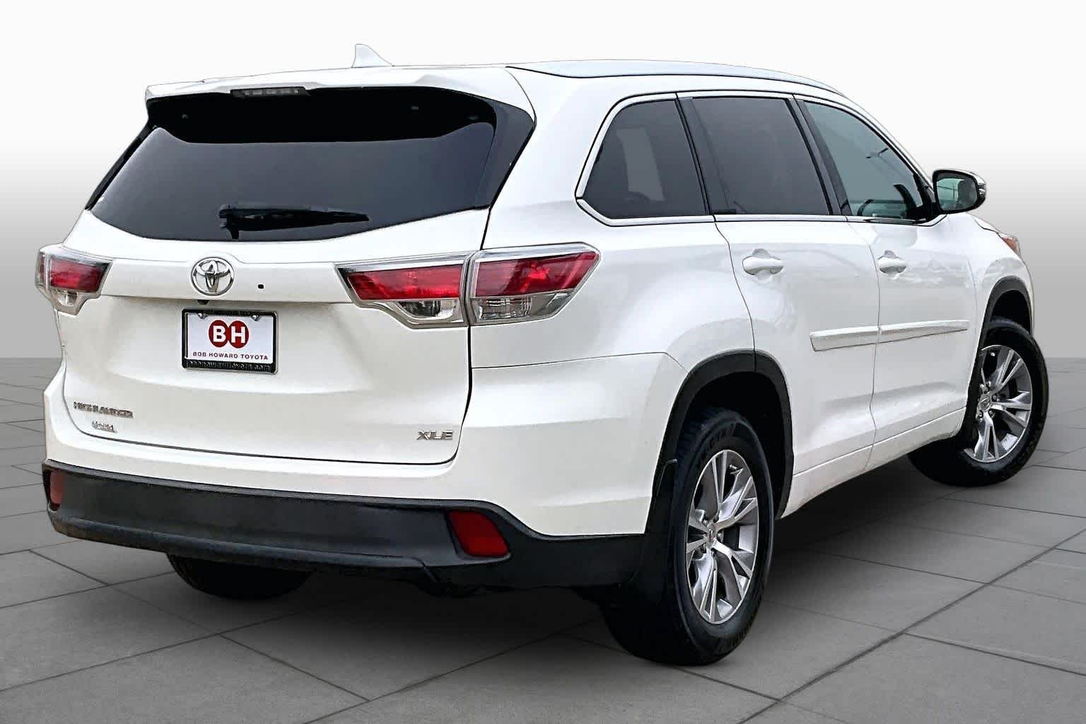Used 2015 Blizzard Pearl Toyota XLE image 12