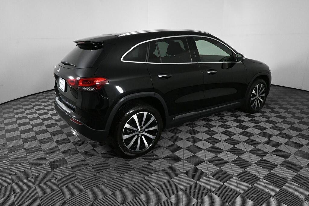 Used 2022 Cosmos Black Metallic Mercedes-Benz GLA 250 image 27