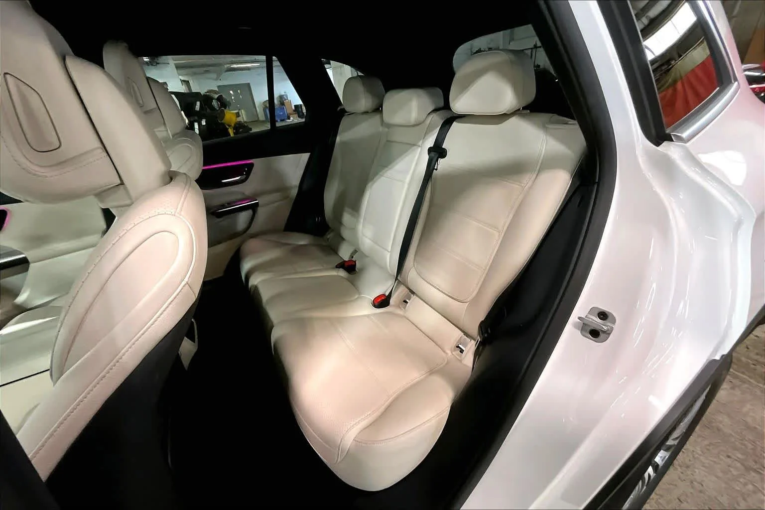 Certified Used 2025 Polar White Mercedes-Benz GLC 300 image 20