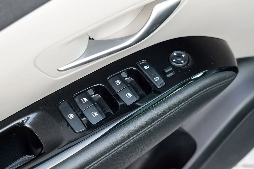 Used 2023 Phantom Black Hyundai Limited image 18