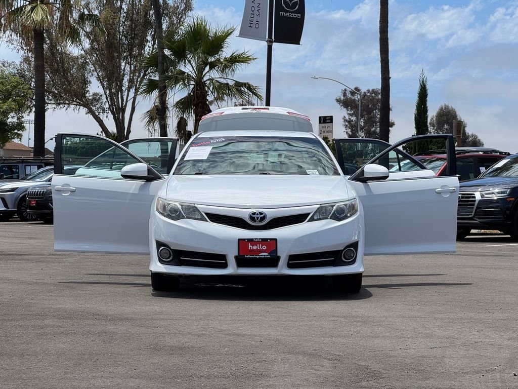 Used 2014 White Toyota SE image 30