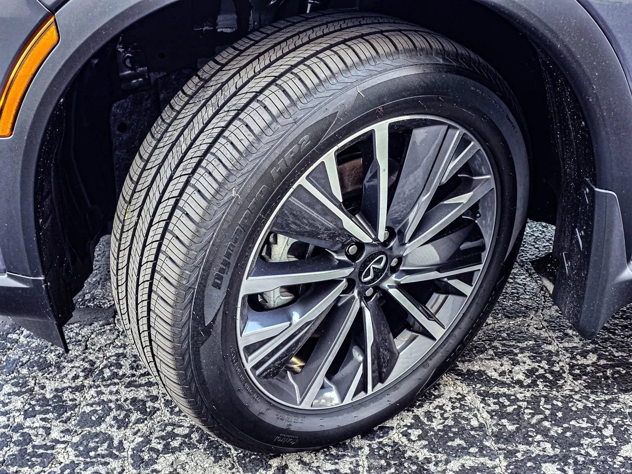 New 2027 GRAPHITE SHADOW INFINITI Luxe AWD image 10