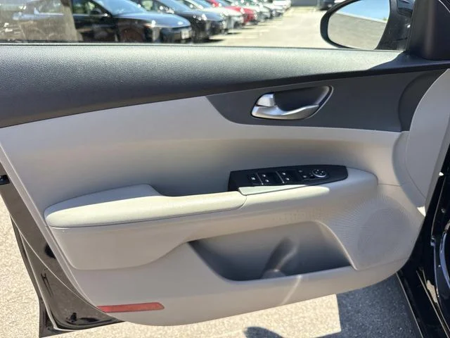 Used 2019 Black Kia LXS image 25