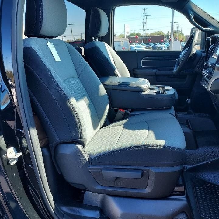 New 2024 Diamond Black Crystal Pearl-Coat Exterior Paint RAM SLT image 3