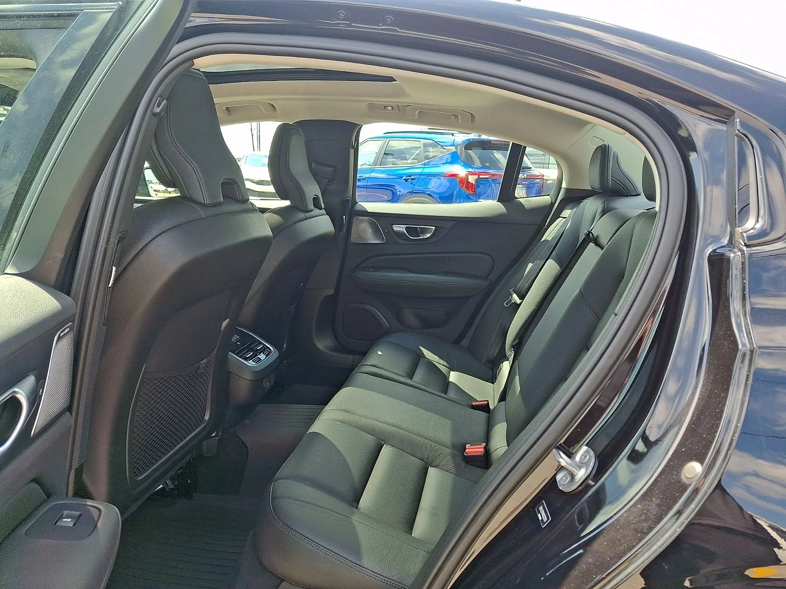 Used 2024 Black Volvo Ultimate image 11
