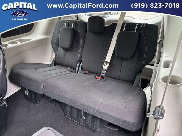 Used 2023 White Chrysler LX image 18