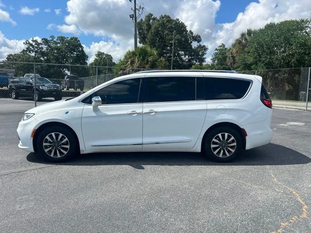 Used 2021 White Chrysler Limited image 2