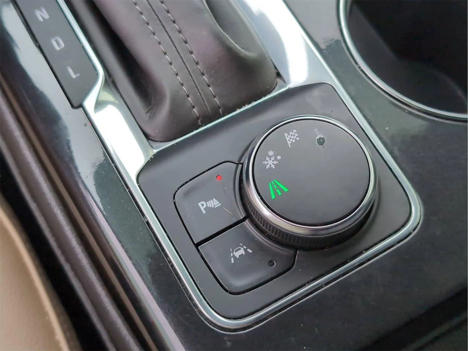 Used 2024 Iridescent Pearl Tricoat Chevrolet Premier image 22