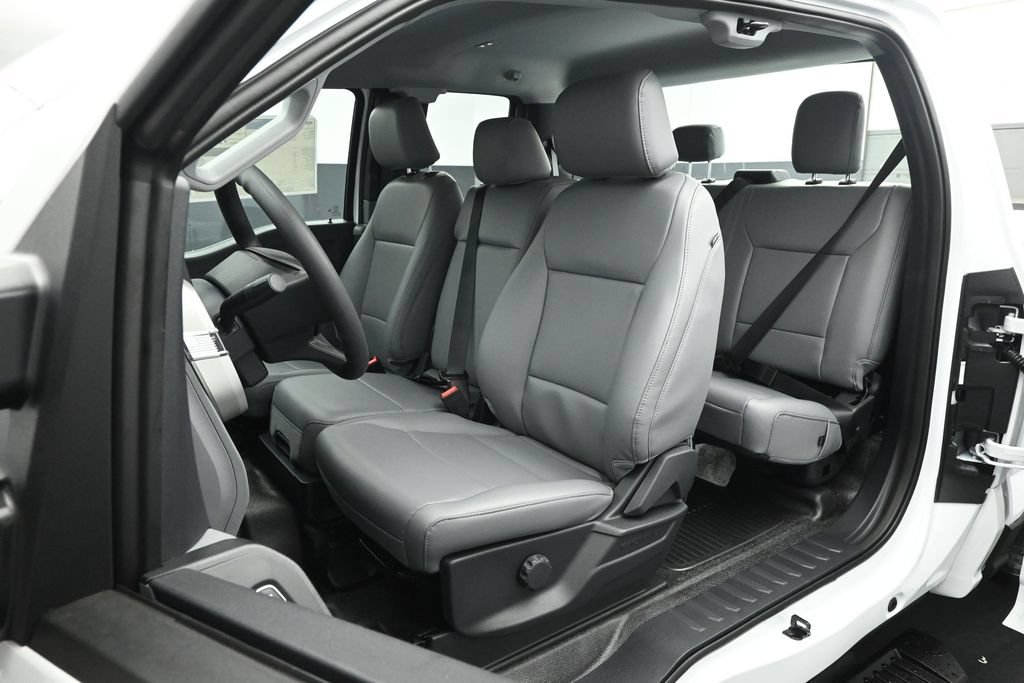 New 2026 Oxford White Ford XL image 8