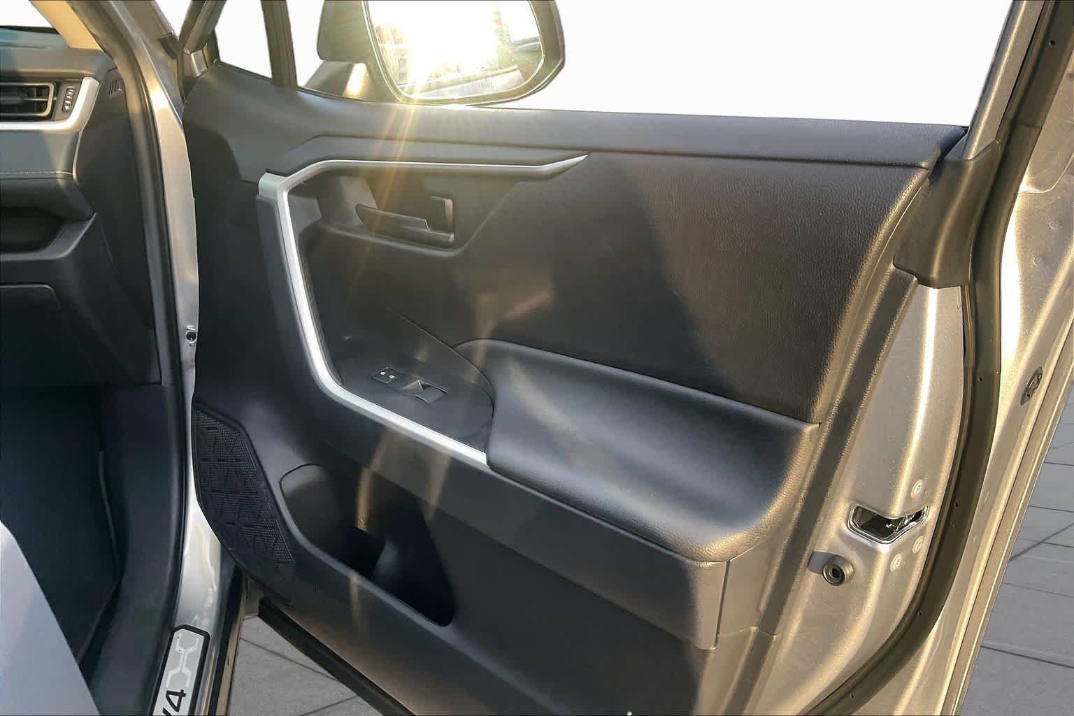 Used 2025 Silver Sky Metallic Toyota Hybrid LE image 21