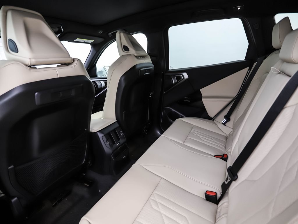 New 2026 White Metallic BMW 30 xDrive image 21