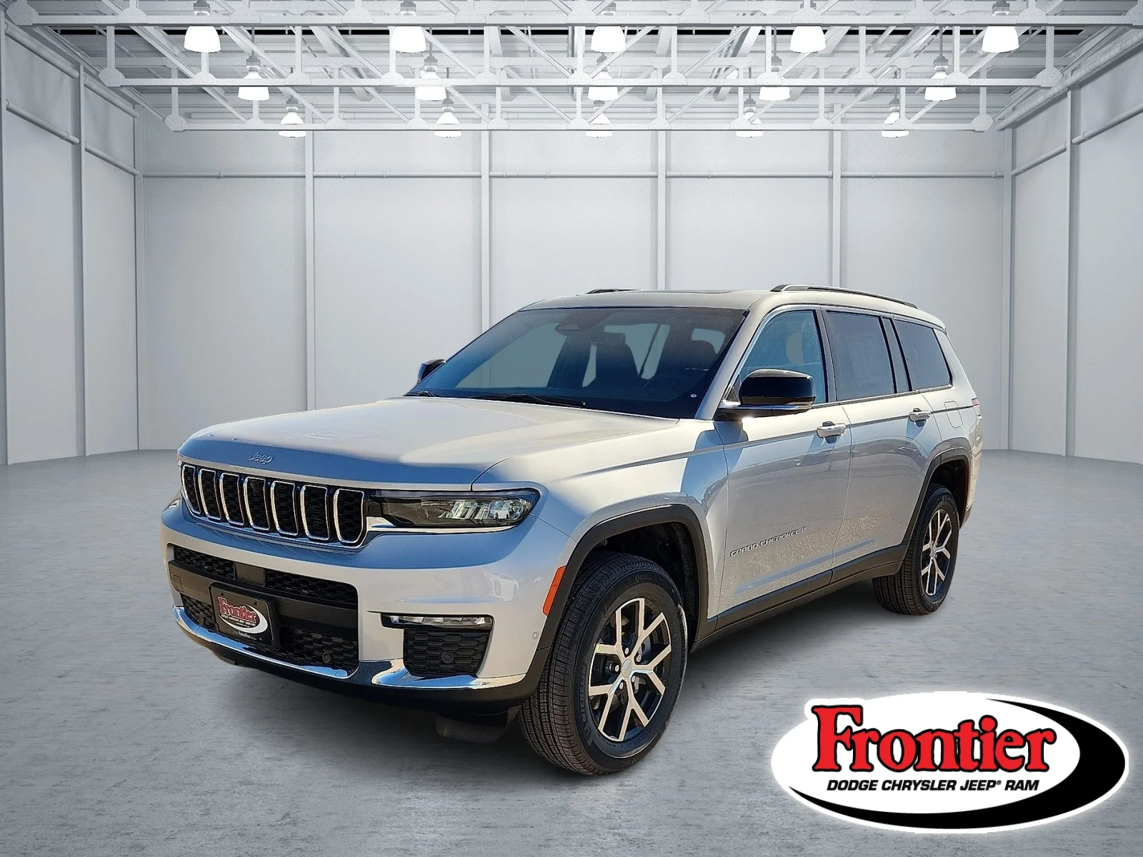 New 2025 Silver Zynith  Paint Jeep L LIMITED 4X4 image 1